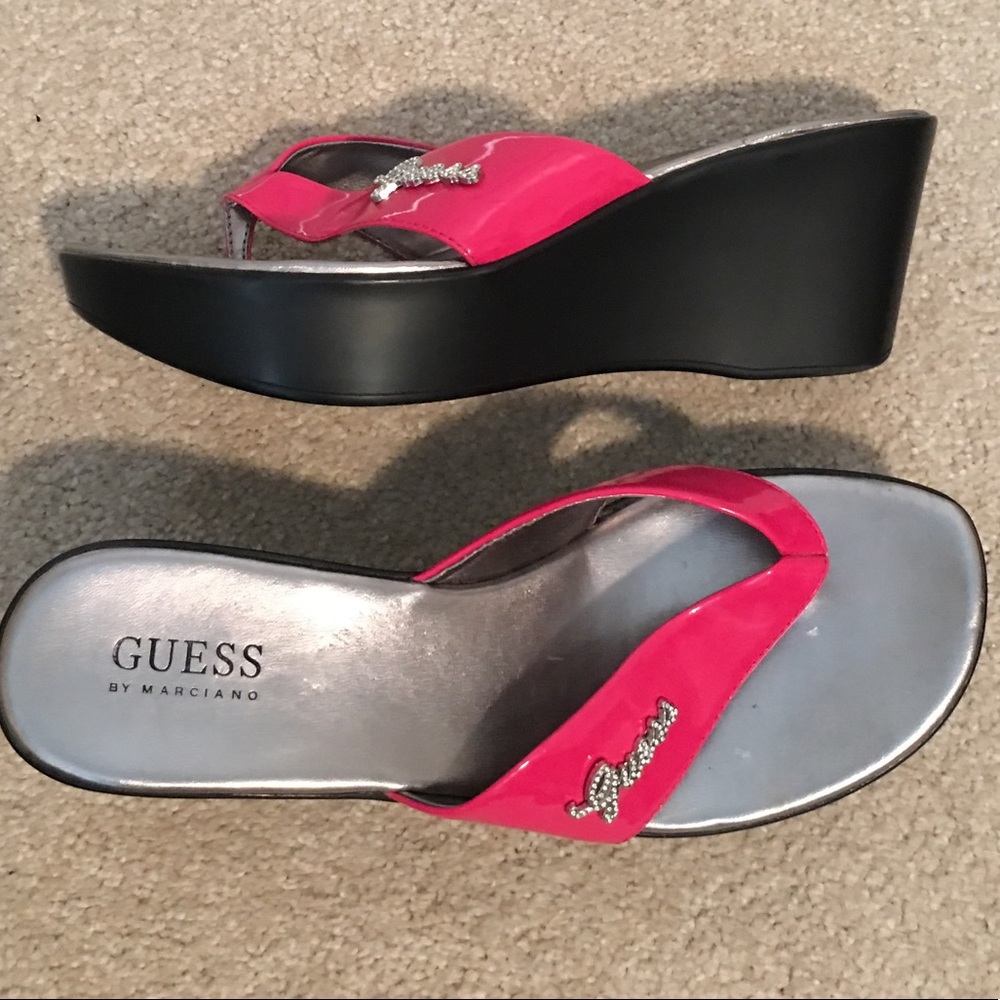 NWOT Guess pink thong sandal